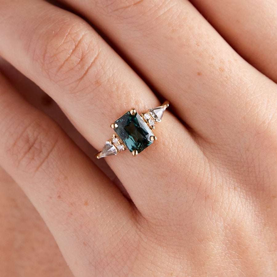 Thursday ring - 2.22 Carat Teal Radiant Sapphire