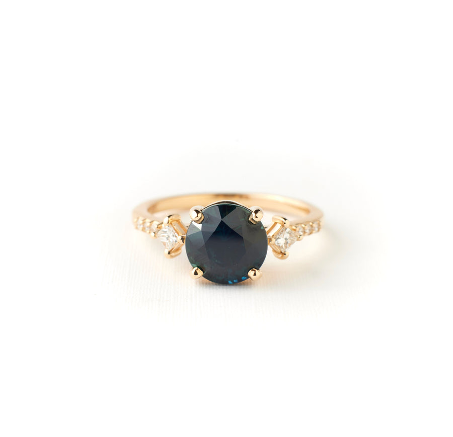 May Ring - 2.58 Carat Teal-Blue Round Sapphire