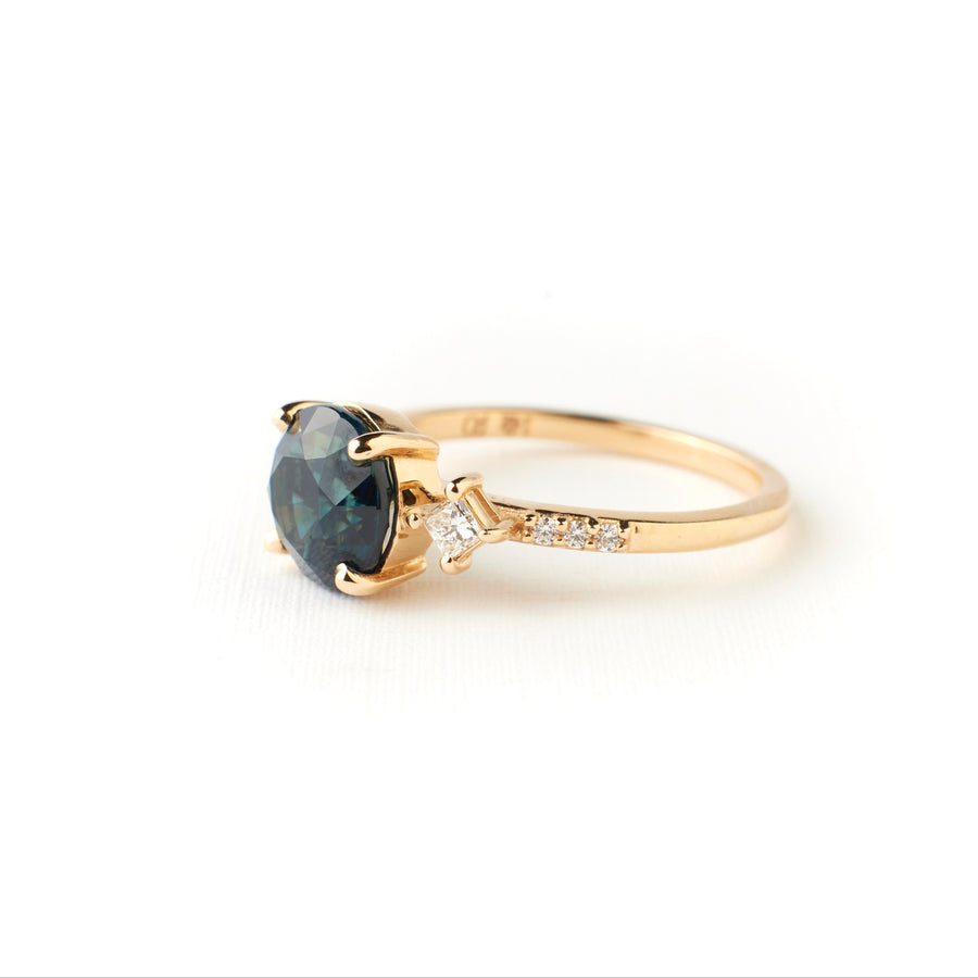 May Ring - 2.58 Carat Teal-Blue Round Sapphire