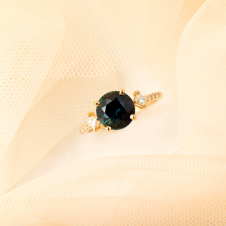 May Ring - 2.58 Carat Teal-Blue Round Sapphire