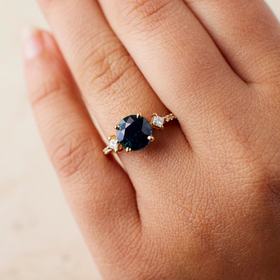 May Ring - 2.58 Carat Teal-Blue Round Sapphire