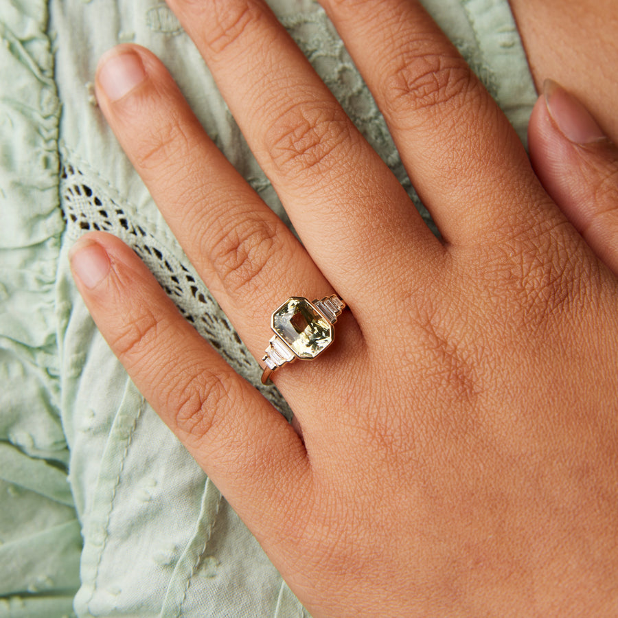 Nina Ring - 3.00 Carat Yellow-Blue Radiant Sapphire