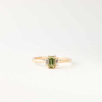 Ginger Ring - Chartreuse Green Sapphire