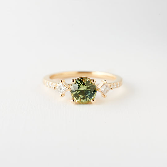 May Ring - 1.16 Carat Yellow Green Round Sapphire